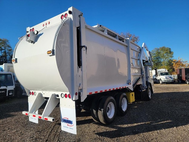 04 2016 MACK FRONT LOAD TRUCK 010233