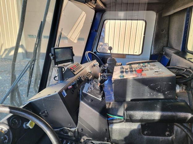 14 2016 MACK FRONT LOAD TRUCK 010233