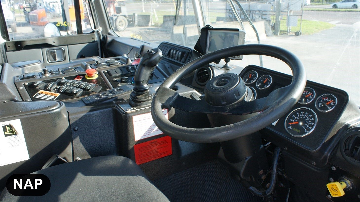 01_2020_Autocar_Side_Loader_1104237