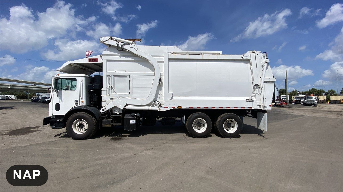 02_2019_Mack_Front_Loader_110386_2