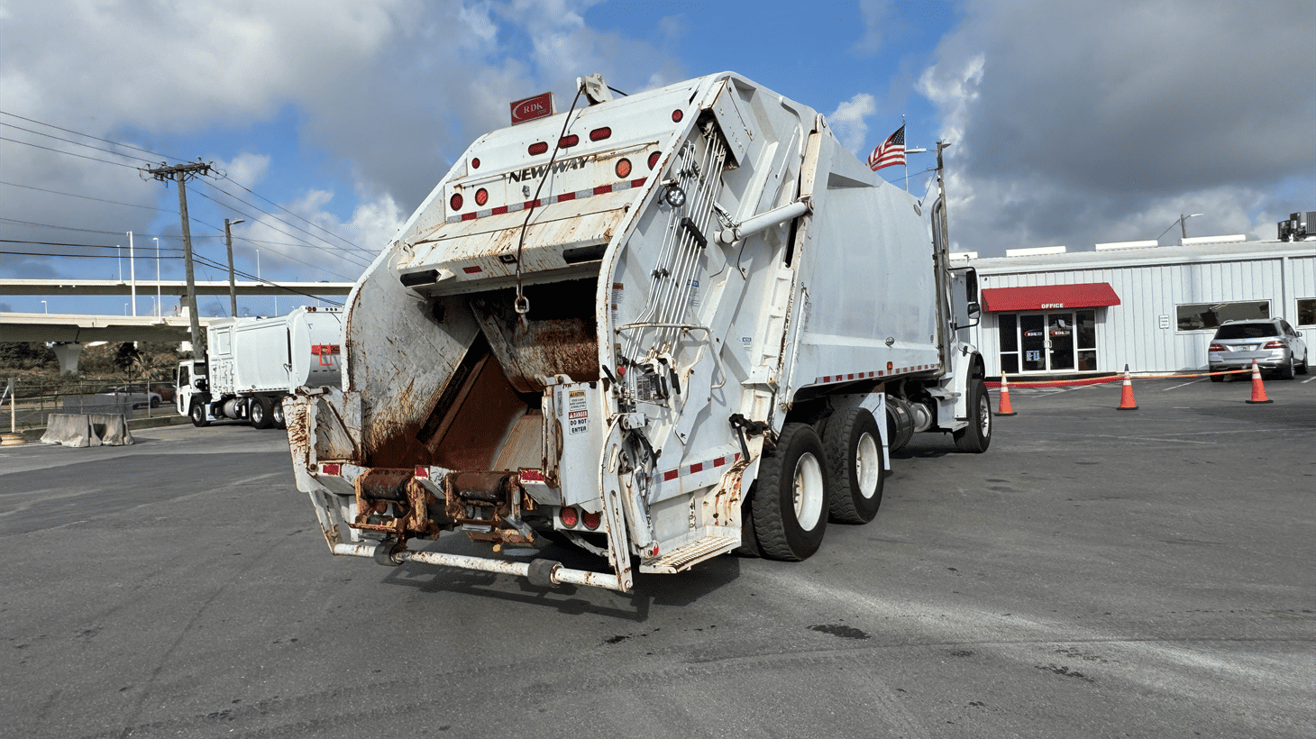 02_2020_freightliner_rear_loader_garbage_truck_108873_10