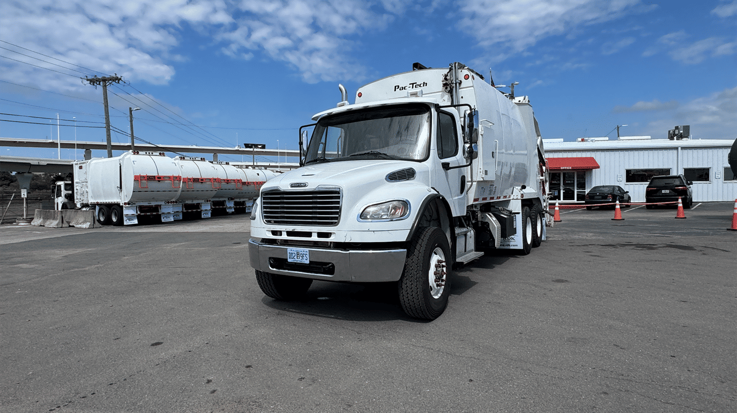 02_2022_freightliner_rear_loader_garbage_truck_108136_10