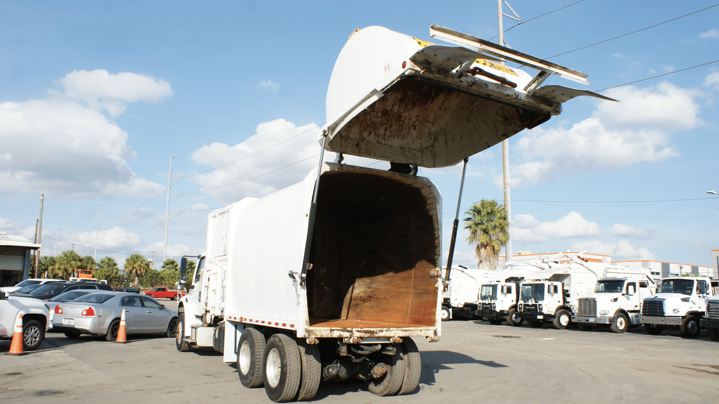 02_2022_freightliner_side_loader_garbage_truck_107953_10