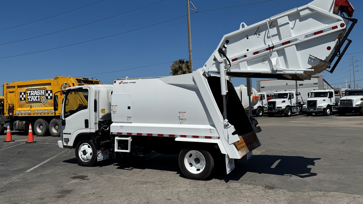 02_2022_isuzu_rear_loader_garbage_truck_108224_10