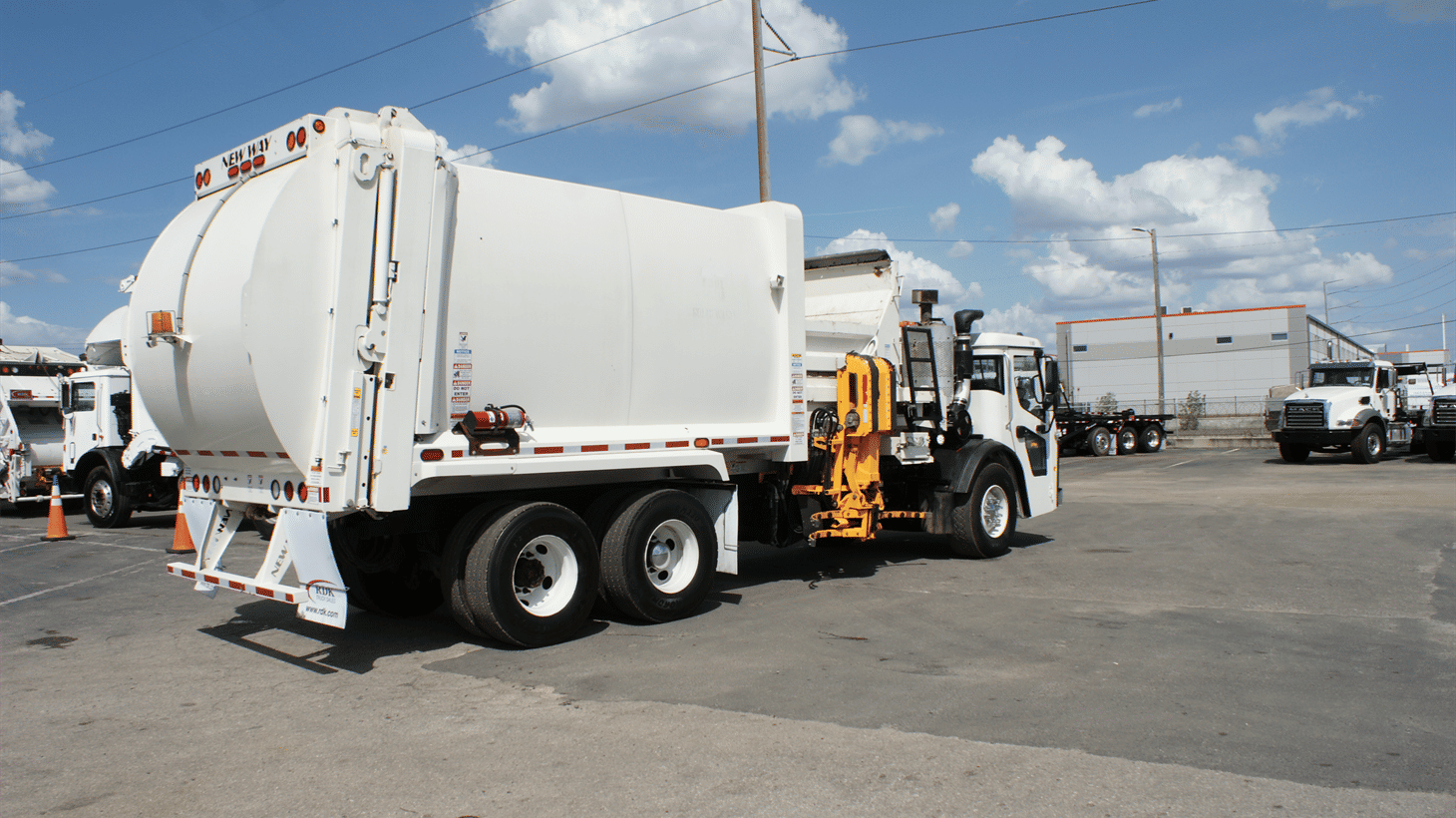 02_2023_mack_side_loader_garbage_truck_108491_10