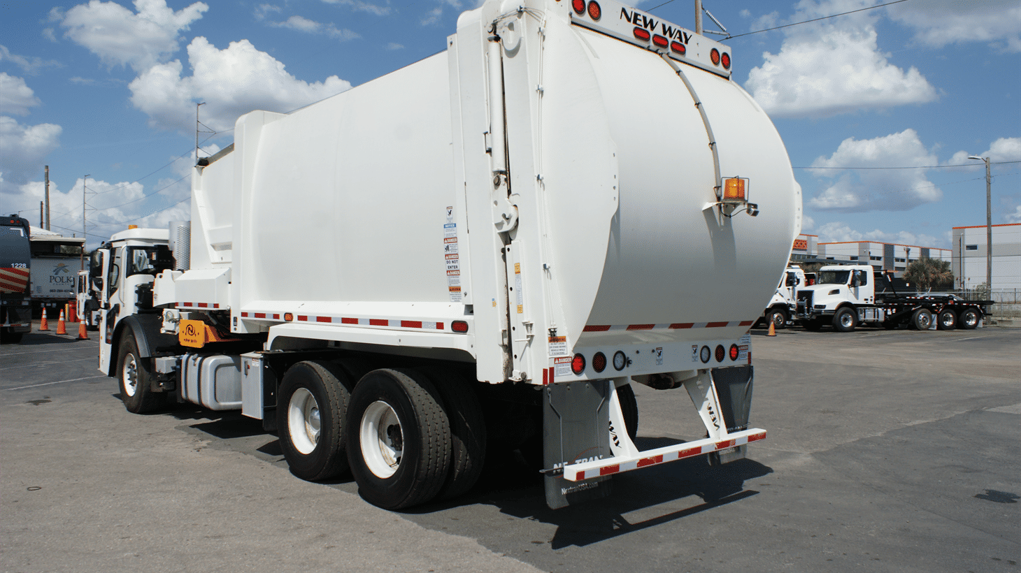 02_2023_mack_side_loader_garbage_truck_108493_10