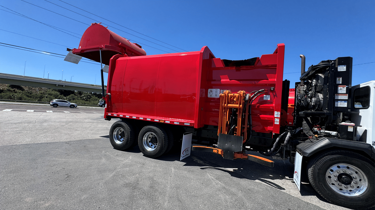 02_2024_battle_motors_side_loader_garbage_truck_108553_10