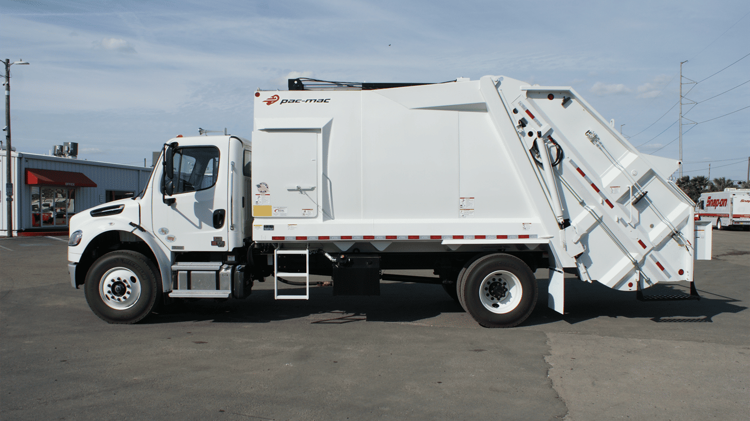 02_2025_Freightliner_Rear_Loader_110245_2