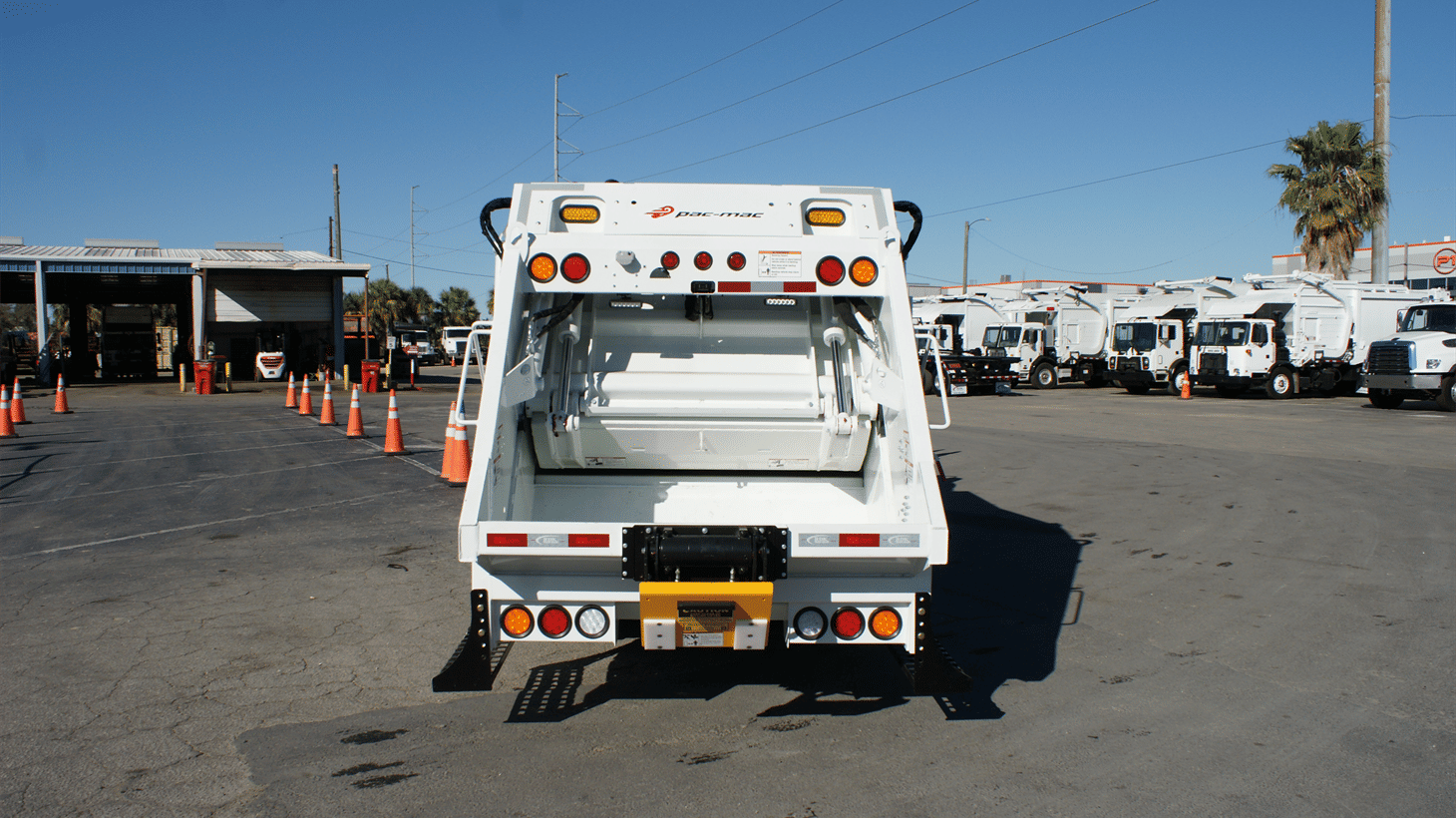 02_2026_Isuzu_Rear_Loader_110209_2