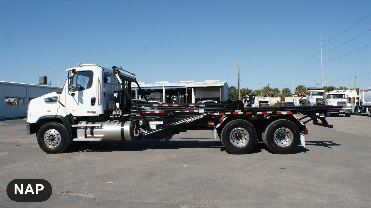 02_2027_freightliner_roll_off_110379_2