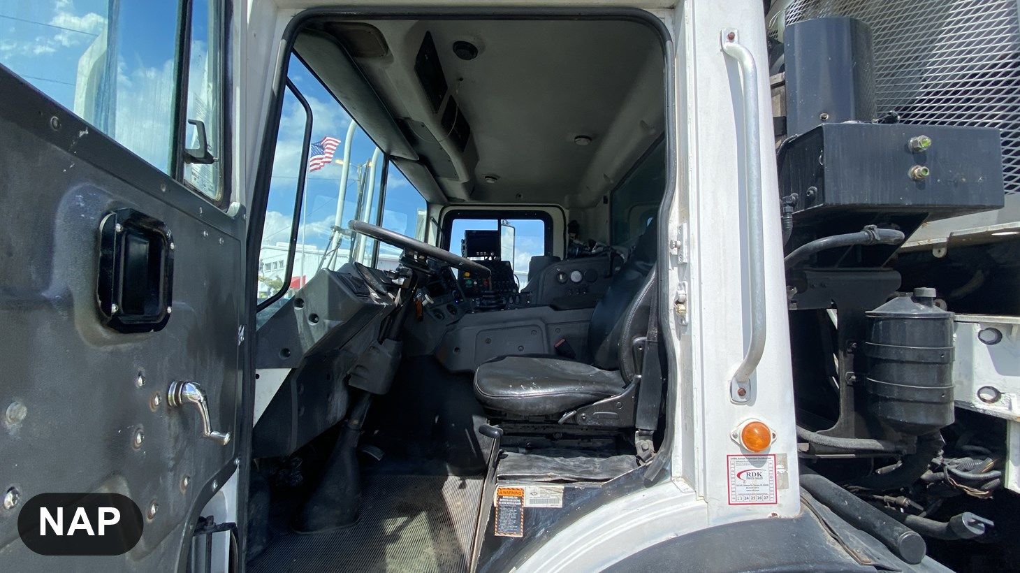 03_2019_Mack_Front_Loader_110386_3