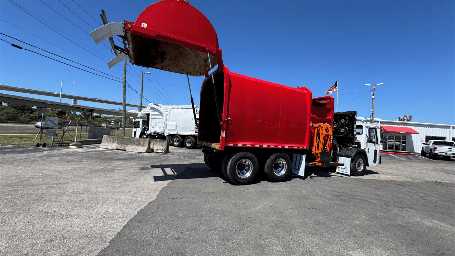 03_2024_battle_motors_side_loader_garbage_truck_108553_11
