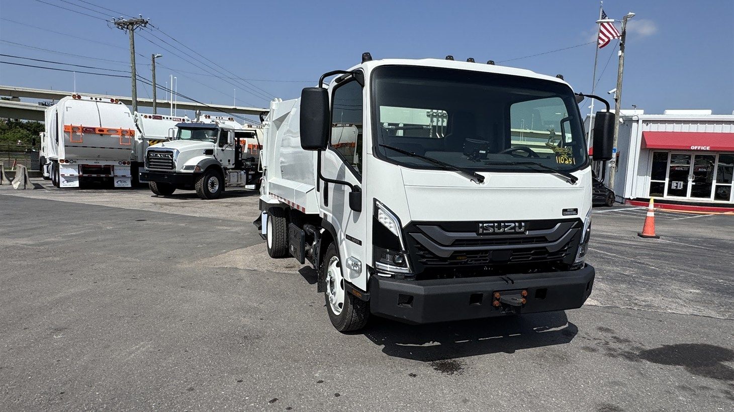 03_2026_isuzu_rear_loader_garbage_truck_110251_11