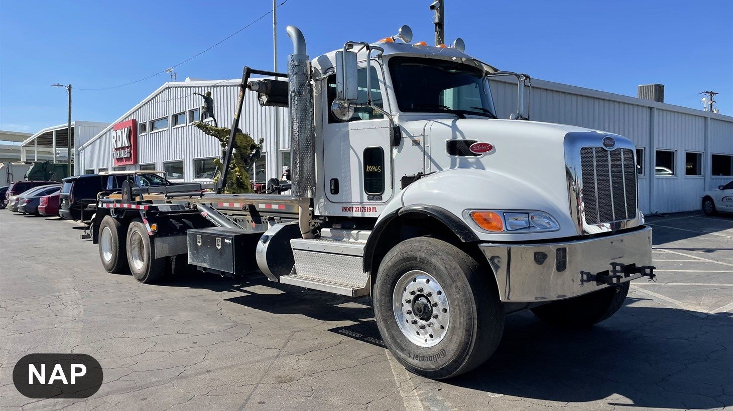 04_2016_Peterbilt_Roll_Off_110566_4