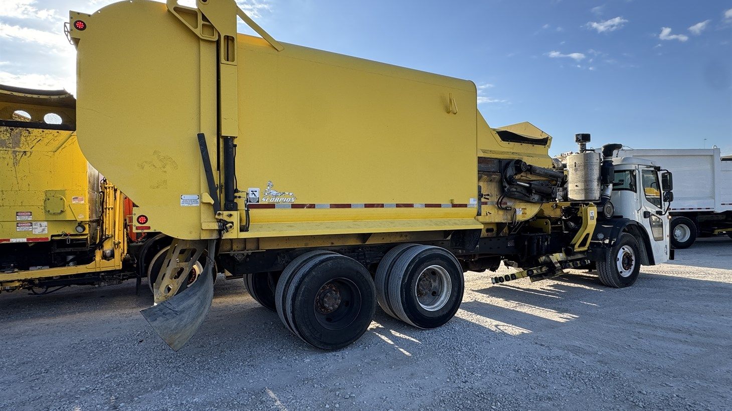 04_2018_Mack_Side_Loader_110428_4