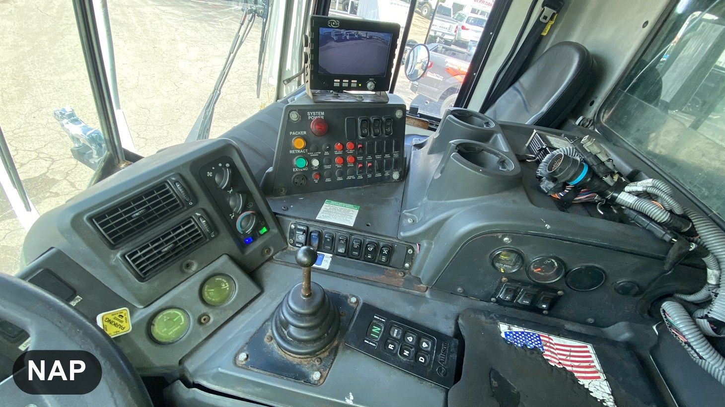 04_2019_Mack_Front_Loader_110386_4