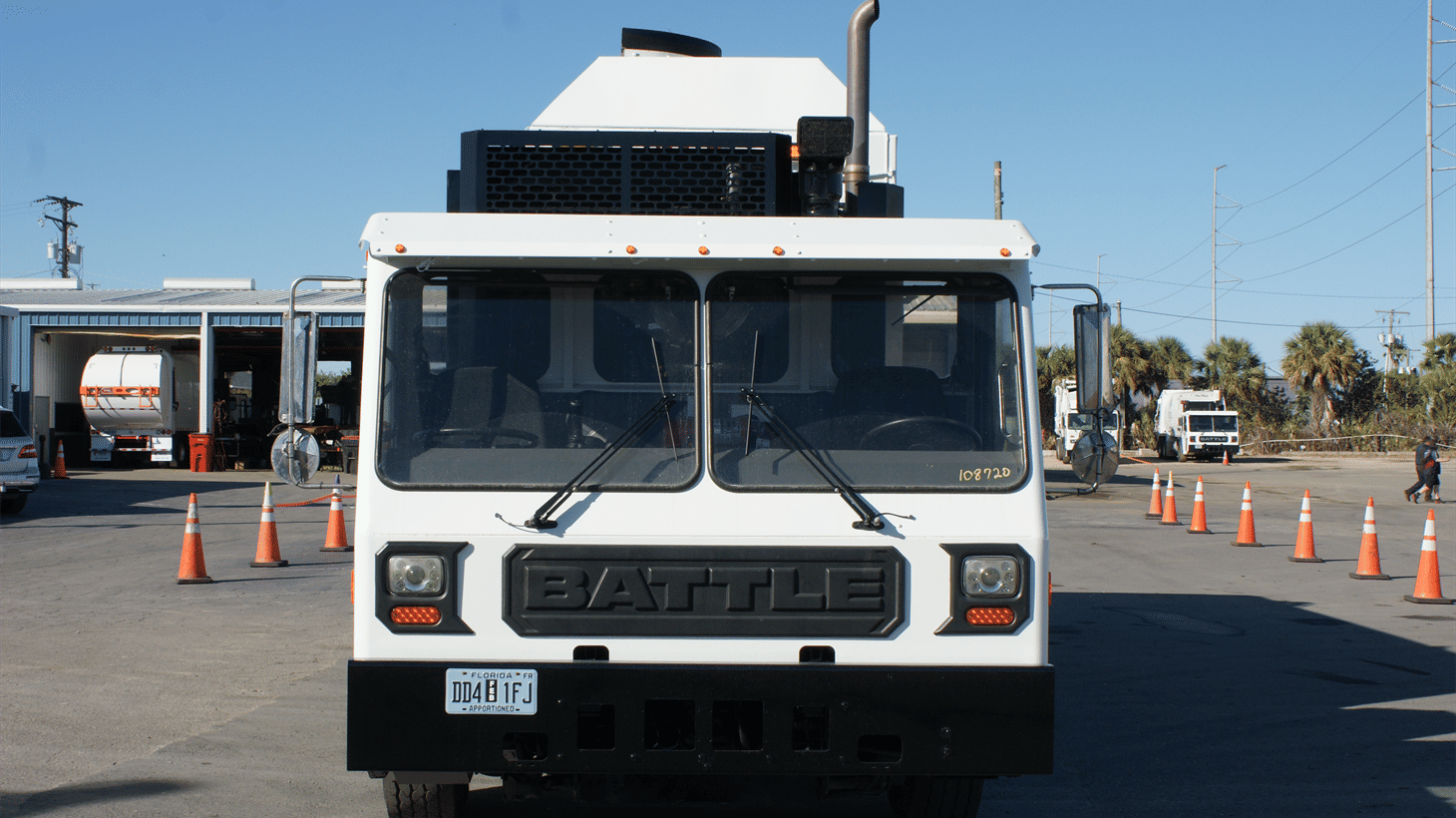 04_2022_CCC_Side_loader_garbage_truck_108720_12
