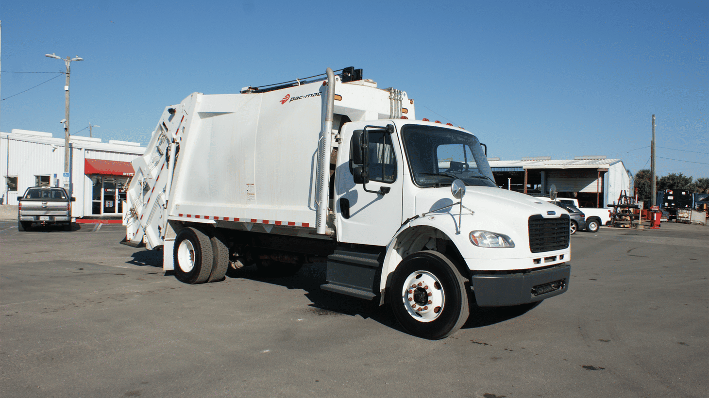 04_2023_freightliner_rear_loader_garbage_truck_108345_3