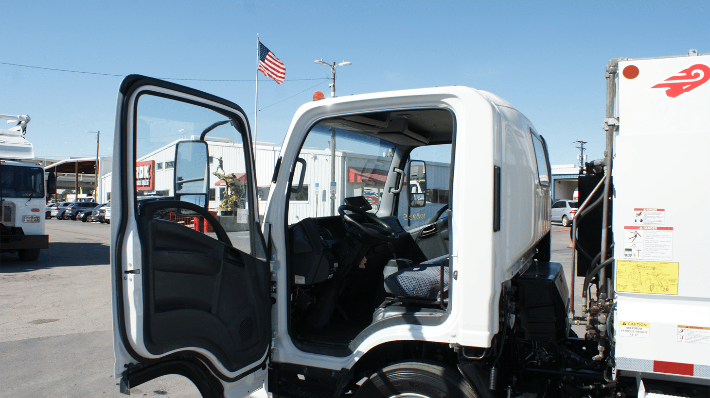 04_2023_isuzu_rear_loader_108835_12
