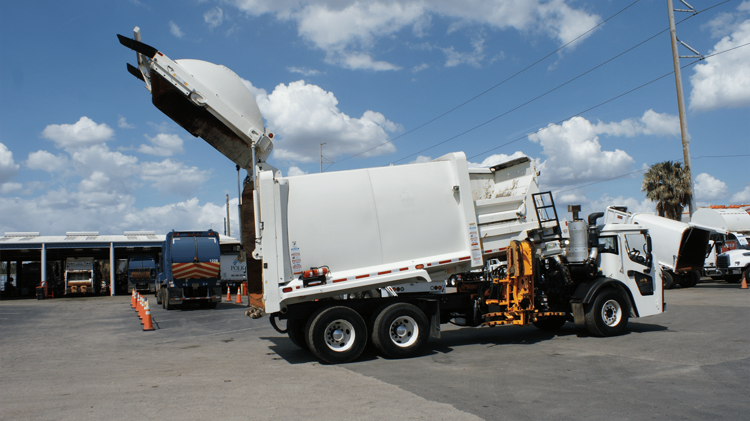 04_2023_mack_side_loader_garbage_truck_108493_12