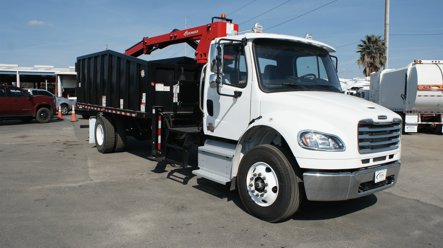 04_2025_Freightliner_Grapple_Truck_109868_4