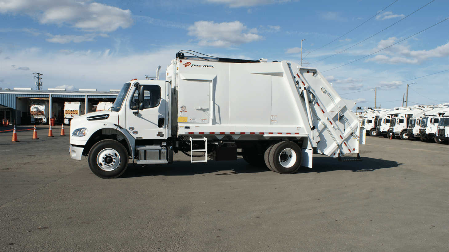 04_2025_Freightliner_Rear_Loader_110242_4