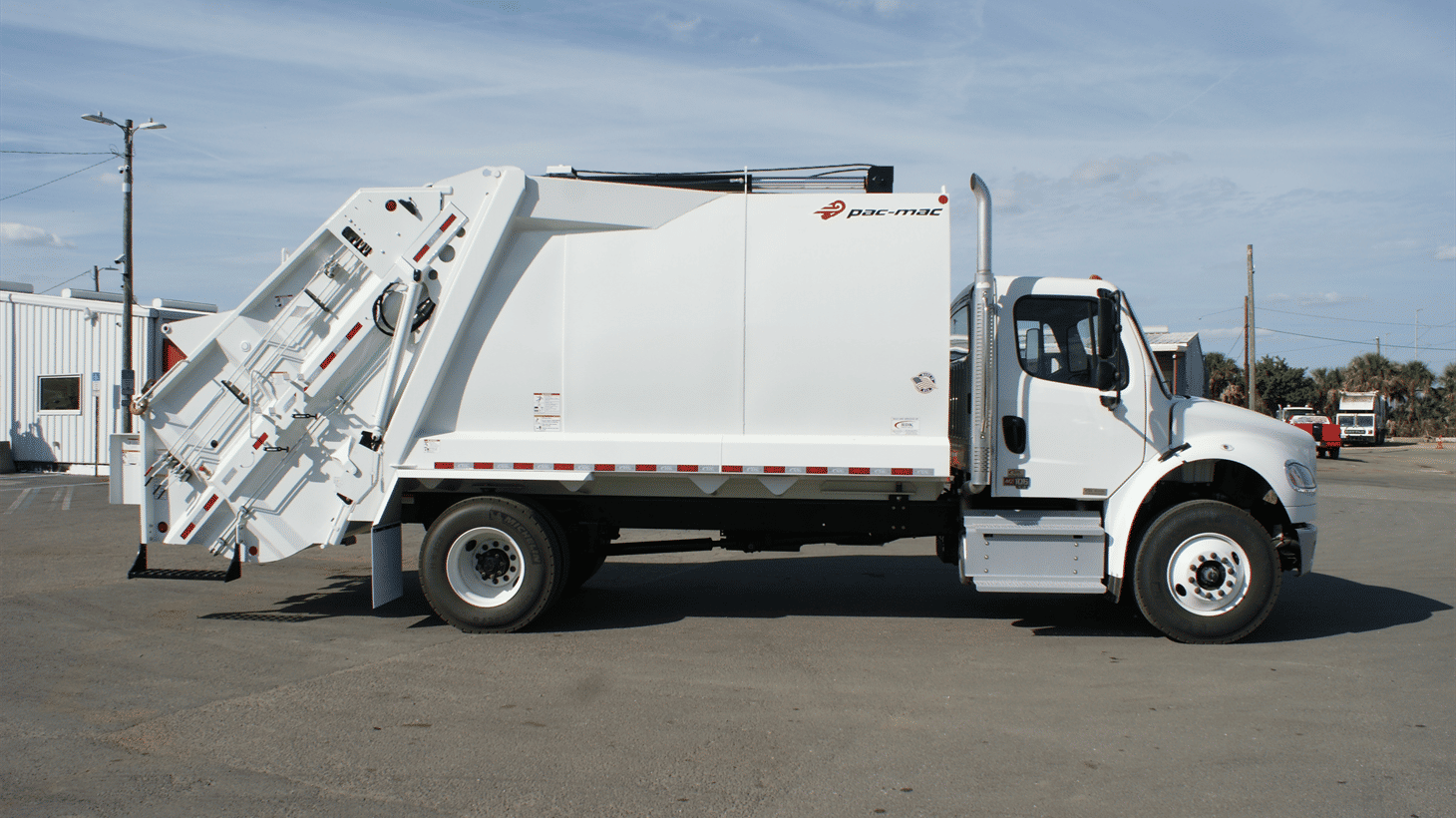 04_2025_Freightliner_Rear_Loader_110245_4