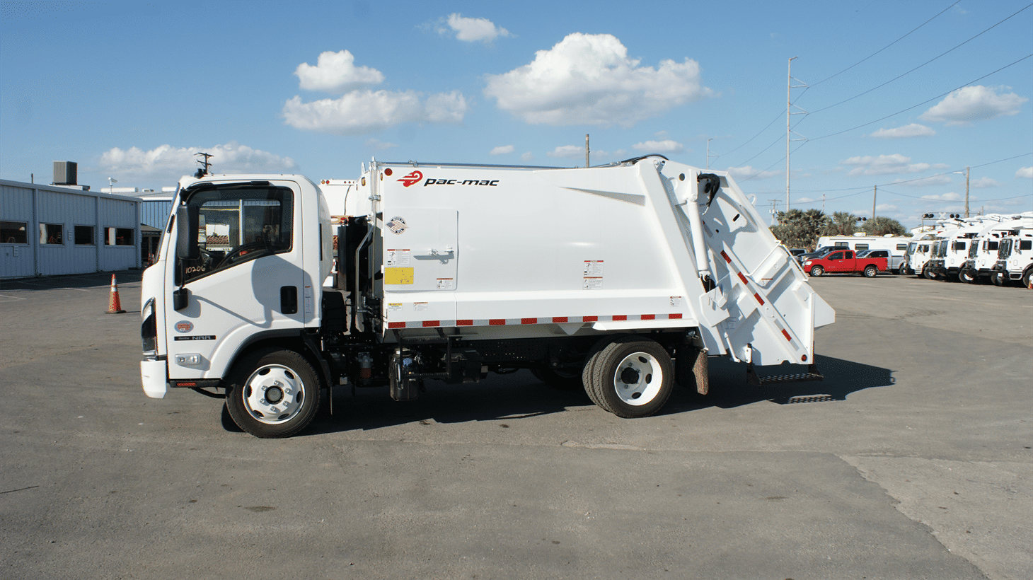 04_2026_Isuzu_Rear_Loader_110206_4