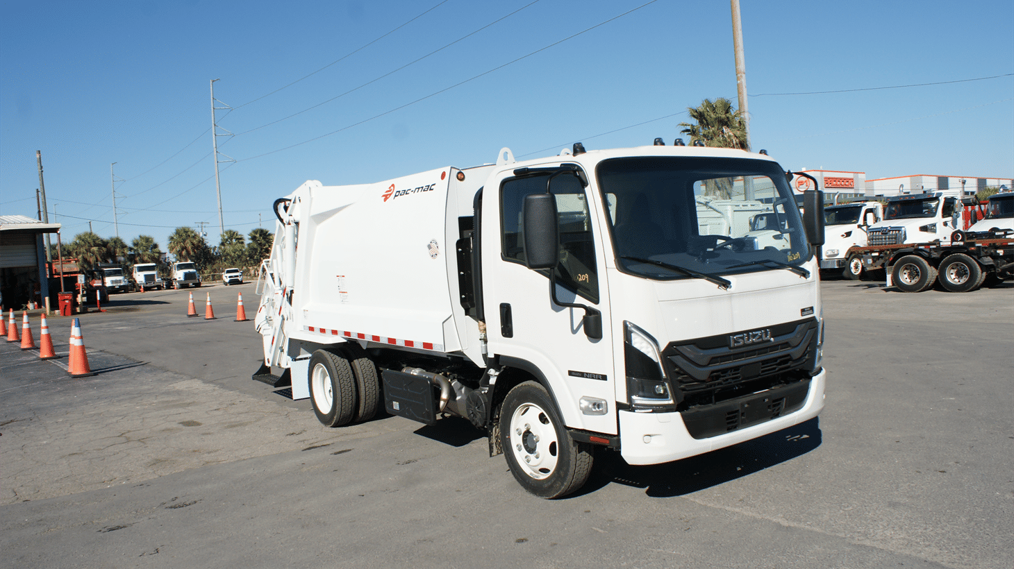 04_2026_Isuzu_Rear_Loader_110209_4