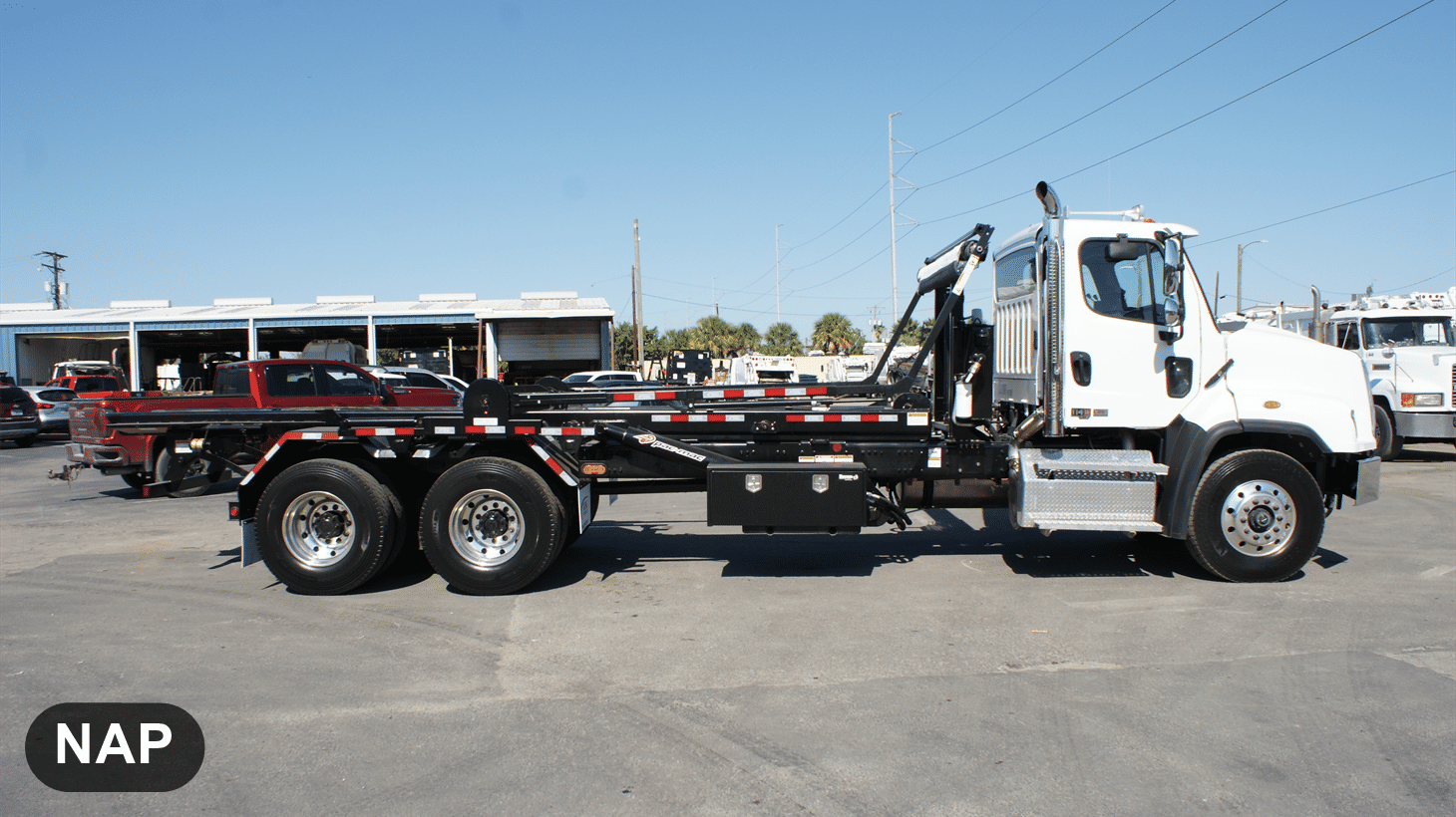 04_2027_freightliner_roll_off_1104144