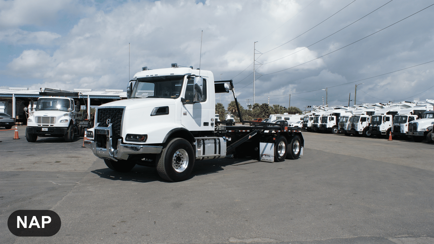 04_2027_volvo_roll_off_110297_4-2