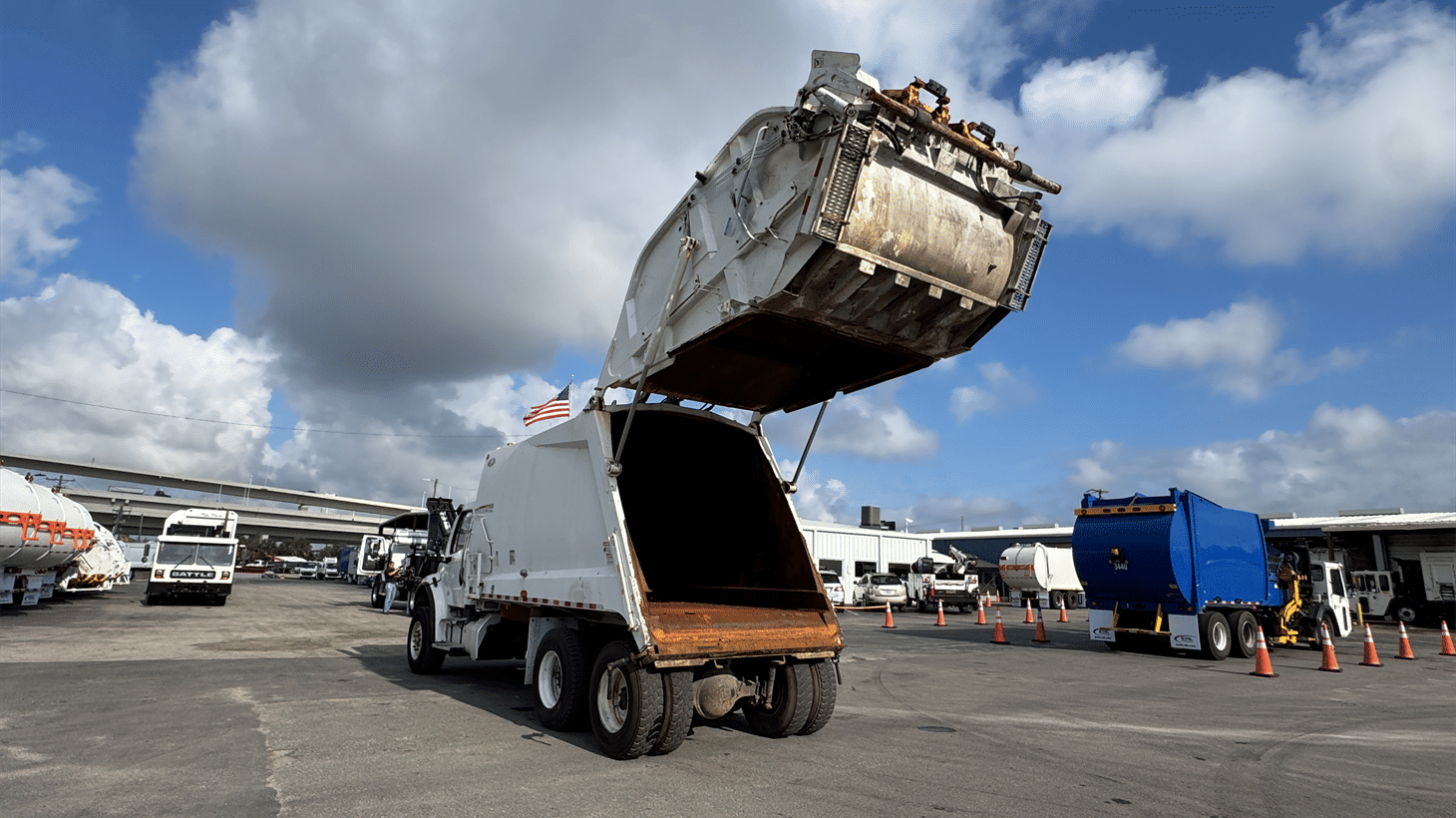 05_2020_freightliner_rear_loader_garbage_truck_108873_13