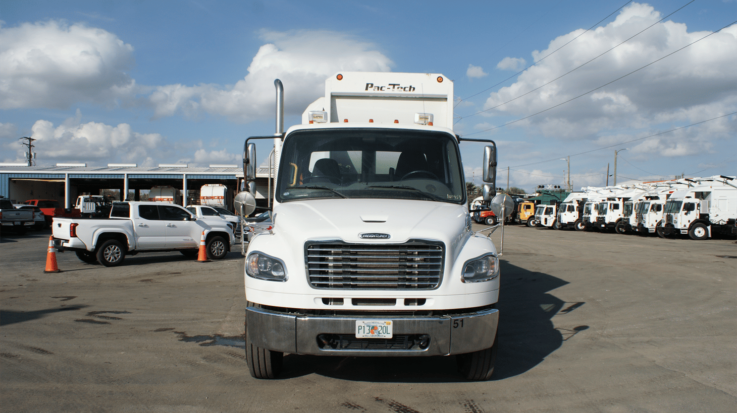 05_2022_freightliner_side_loader_garbage_truck_107953_13