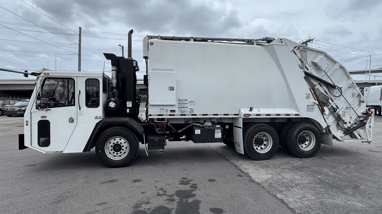 05_2023_CCC_Rear_loader_garbage_truck_108197_3