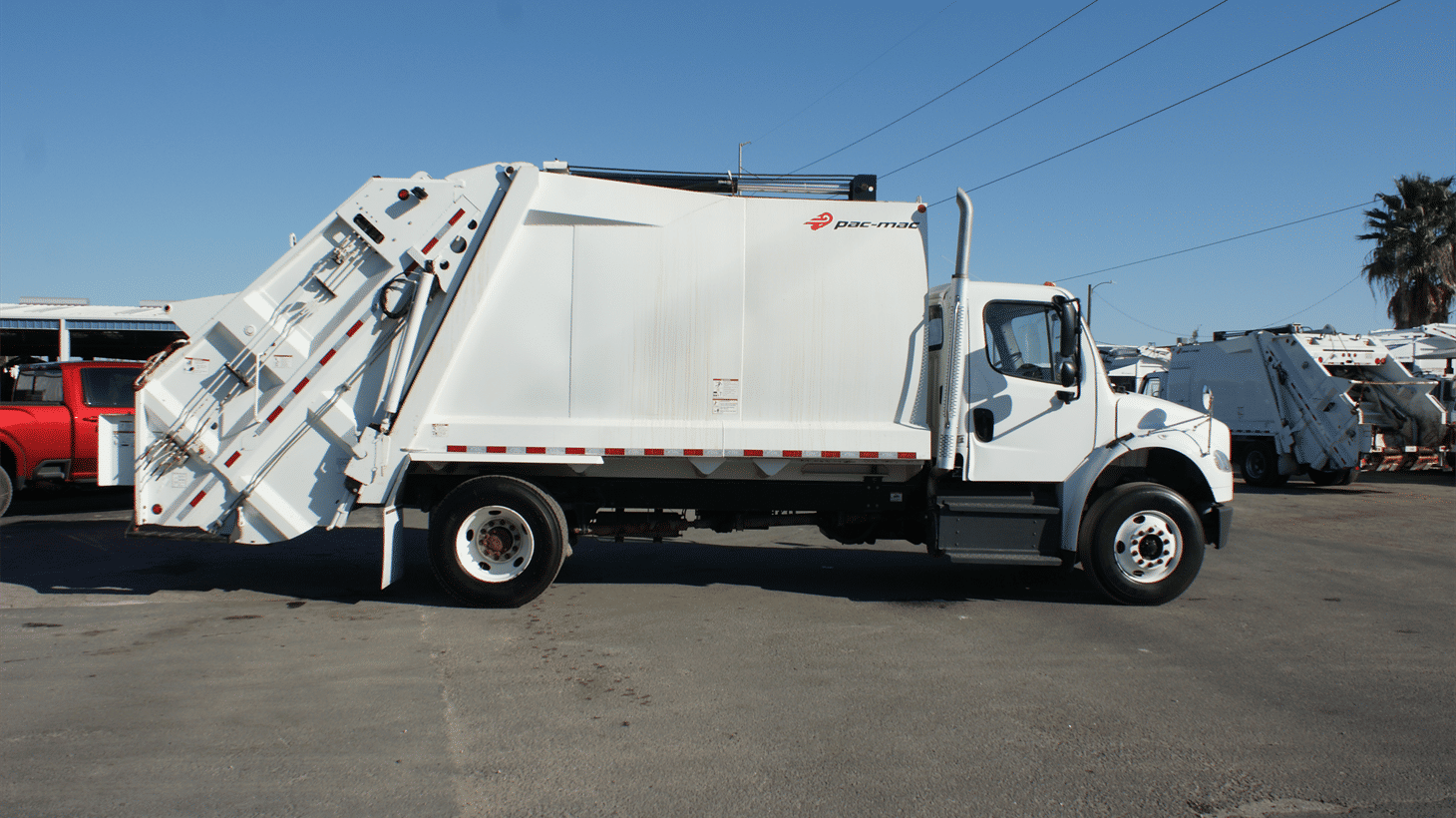 05_2023_freightliner_rear_loader_garbage_truck_108345_4