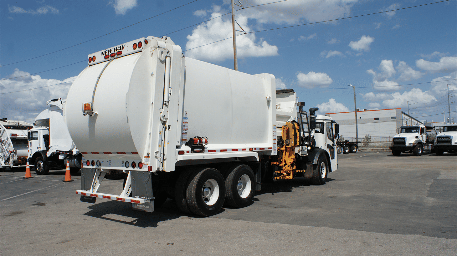05_2023_mack_side_loader_garbage_truck_108493_13