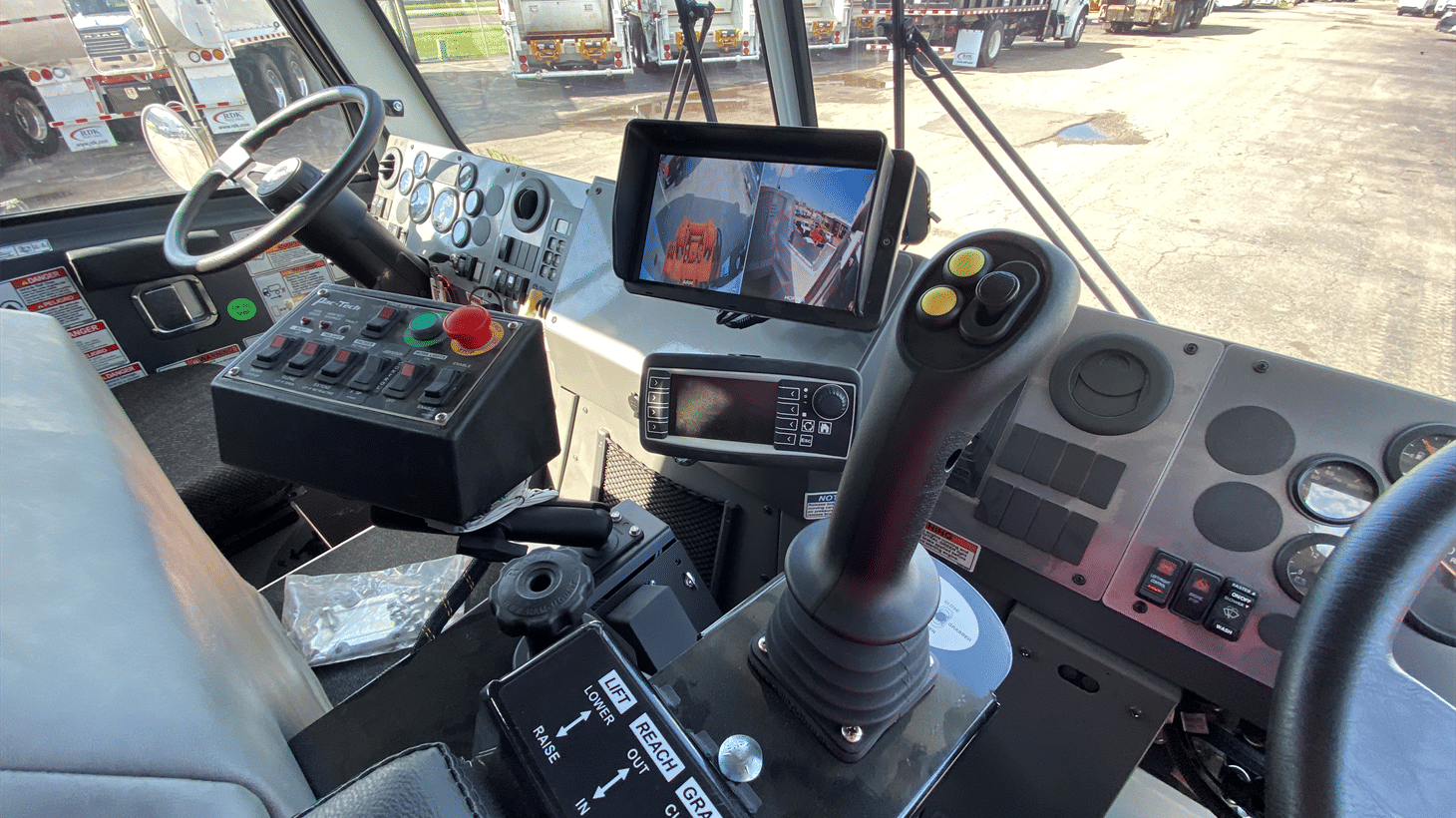 05_2024_battle_motors_front_loader_garbage_truck_109279_13