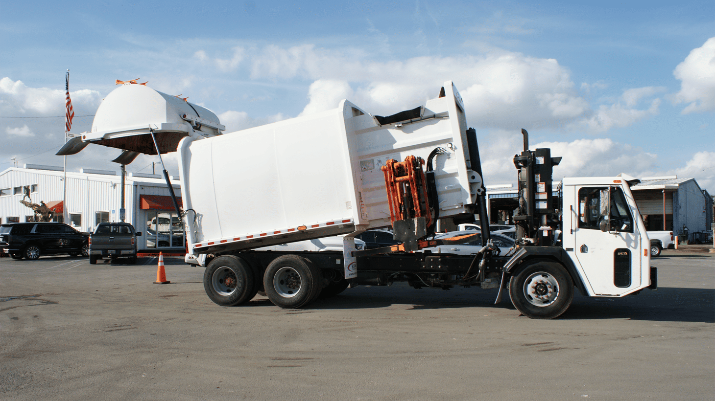 05_2024_battle_motors_side_loader_garbage_truck_109275_13