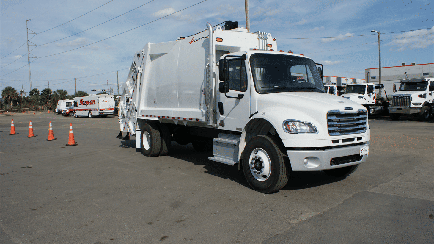 05_2025_Freightliner_Rear_Loader_110245_5