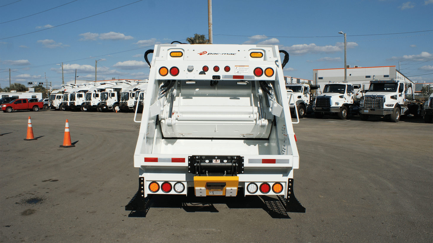 05_2026_Isuzu_Rear_Loader_110206_5