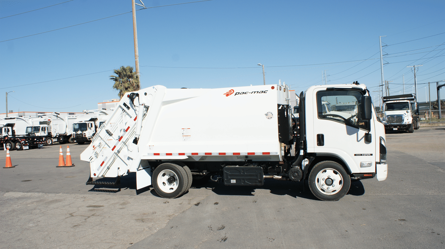 05_2026_Isuzu_Rear_Loader_110209_5
