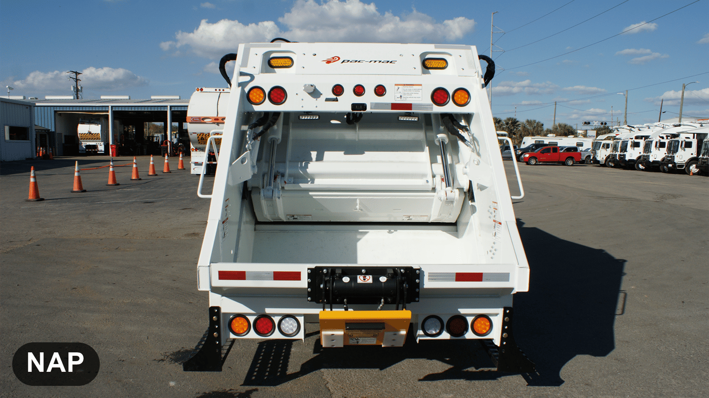05_2026_Isuzu_Rear_Loader_11050111-2