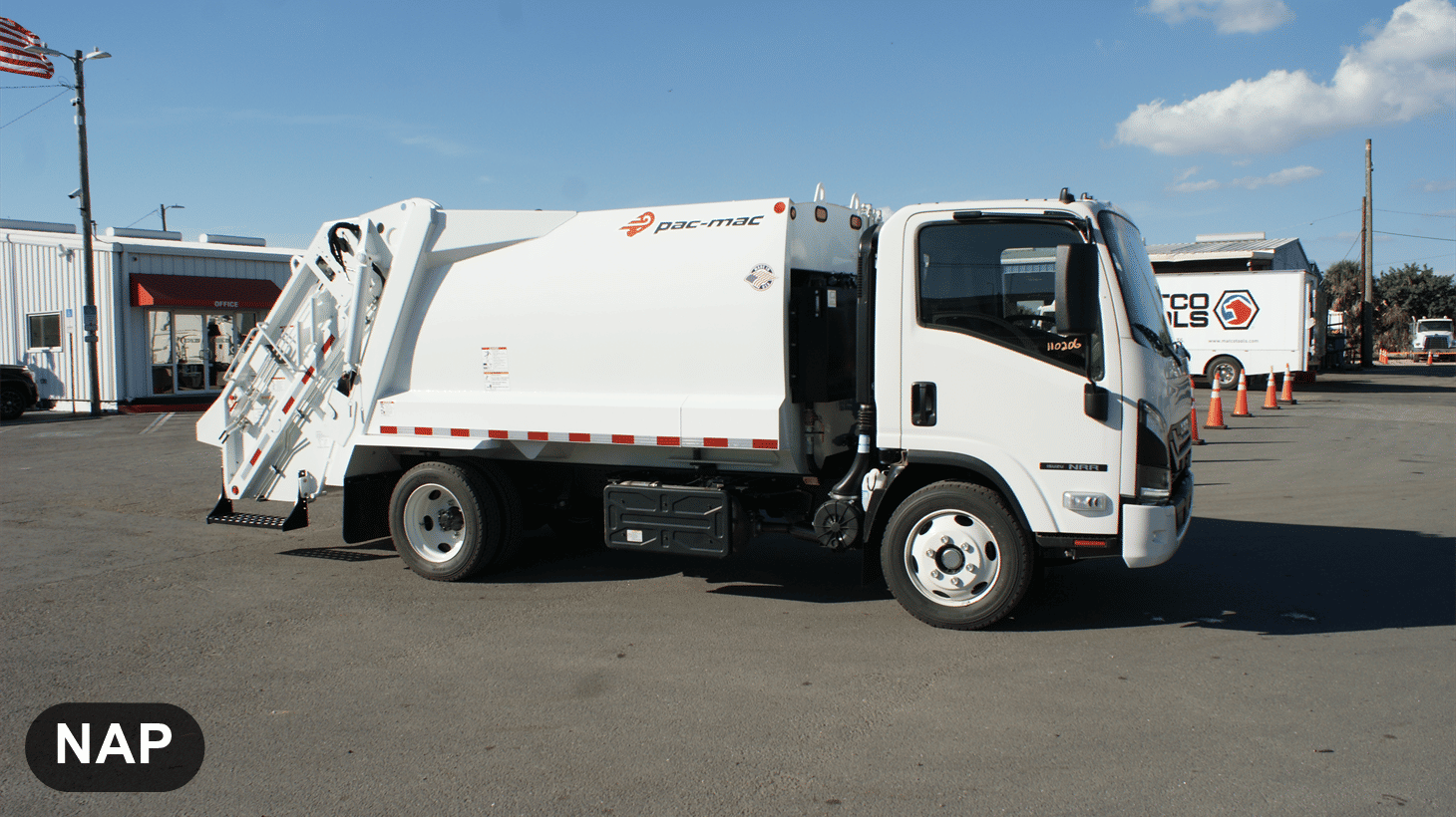 05_2026_Isuzu_Rear_Loader_1105015-2