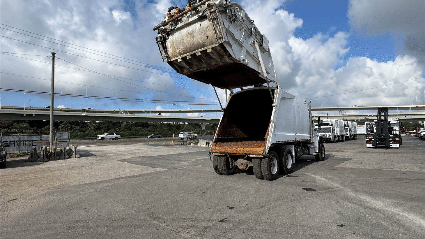 06_2020_freightliner_rear_loader_garbage_truck_108873_14