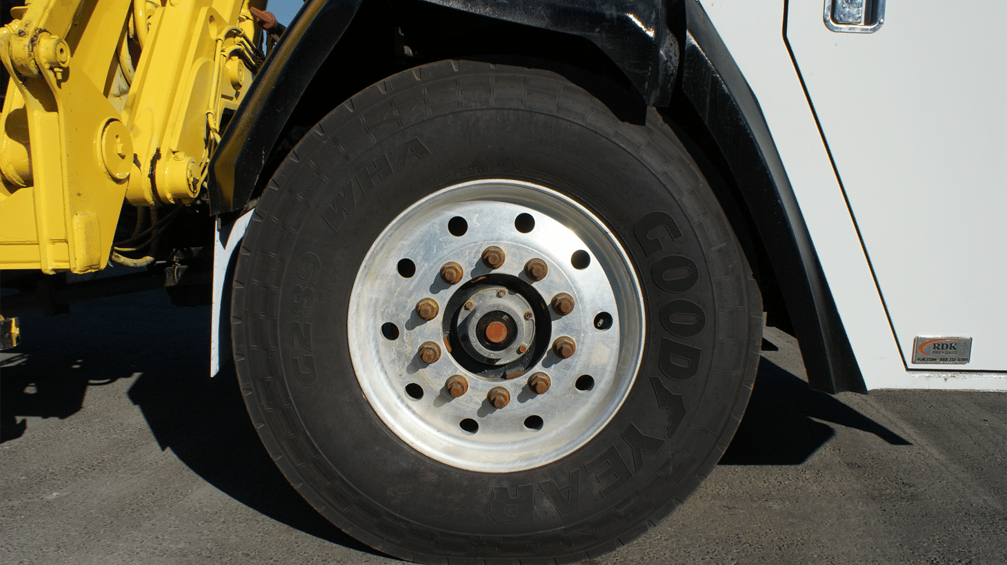 06_2022_CCC_Side_loader_garbage_truck_108720_14