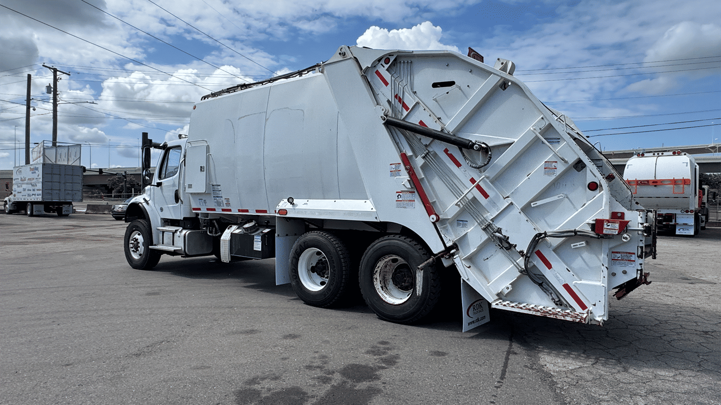 06_2022_freightliner_rear_loader_garbage_truck_108136_14