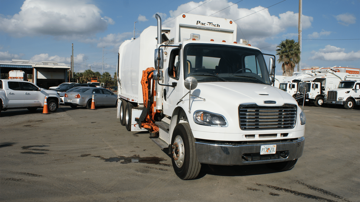 06_2022_freightliner_side_loader_garbage_truck_107953_14