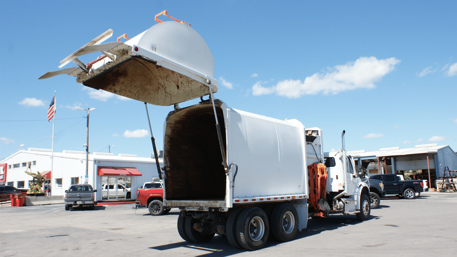 06_2022_freightliner_side_loader_garbage_truck_108141_14