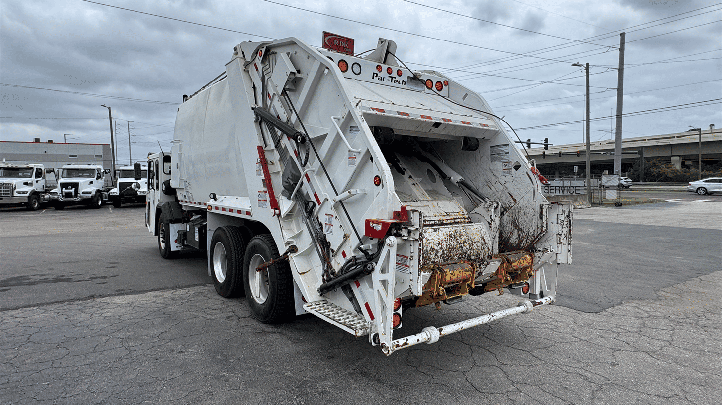 06_2023_CCC_Rear_loader_garbage_truck_108197_4