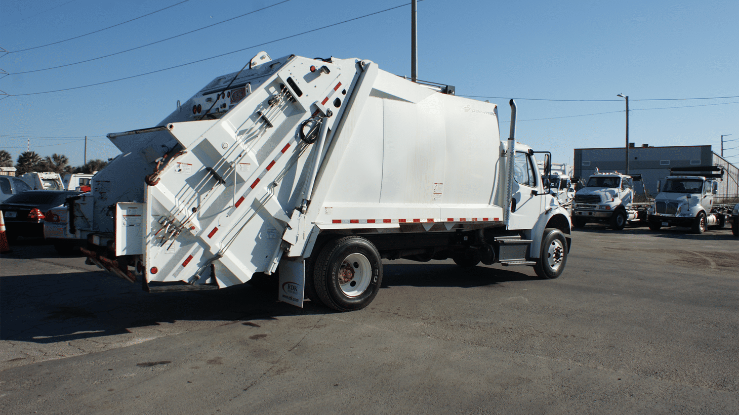 06_2023_freightliner_rear_loader_garbage_truck_108345_5
